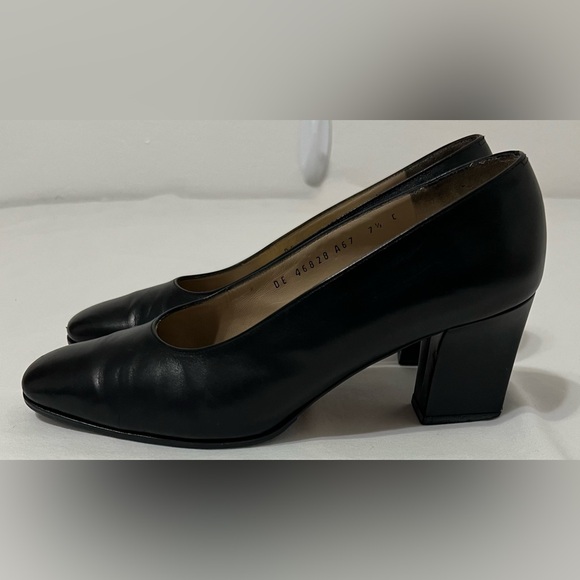 Classic Black Salvatore Ferragamo Leather Square Toe Block Heel Pumps 7.5C - Picture 3 of 10